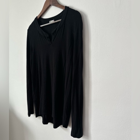 KUT From the Kloth Black Knit Long Sleeve V-Neck Top -Women’s Medium - Picture 4 of 8